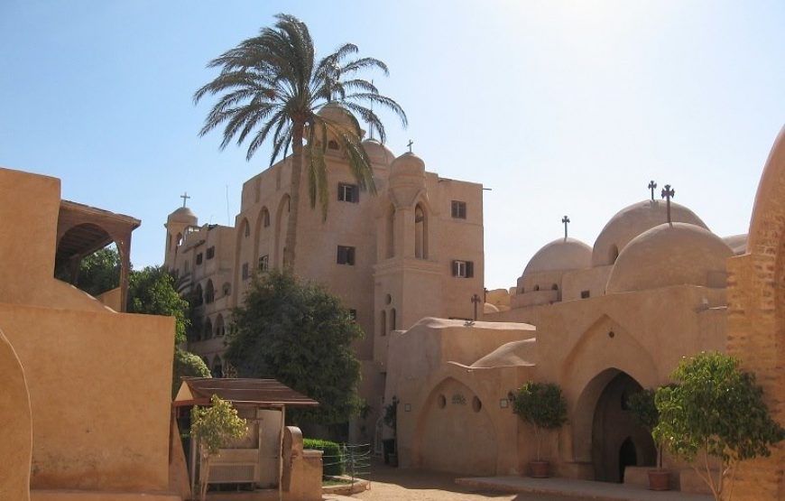 Viaje al Monasterio de Wadi Natrón desde El Cairo Día Tour